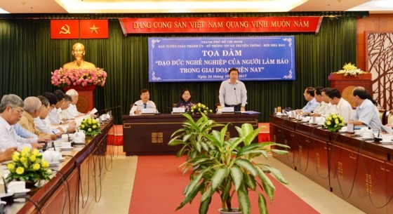 “新聞工作者在當前階段職業道德”座談會現場一隅。