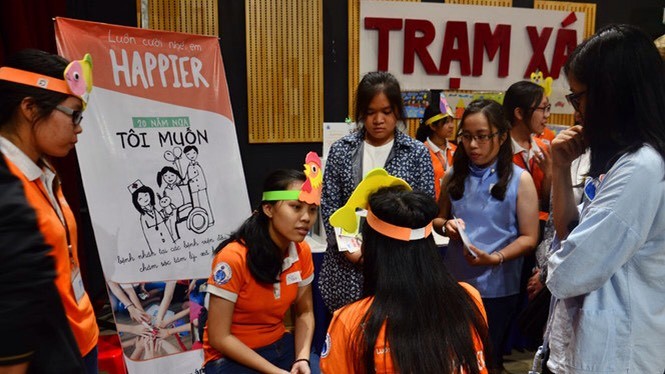 “快樂人”志願服務隊在介紹、分享自己的項目計劃。