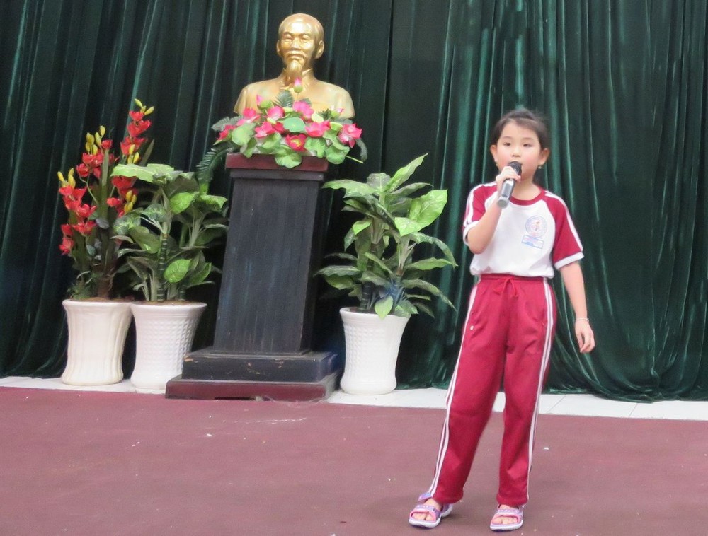 許童童以《童年》一曲獲得小學組第一名。