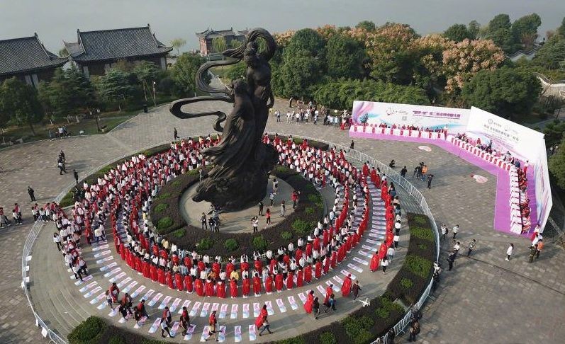 10多個國家的311對情侶參與求婚活動。（圖源：互聯網）