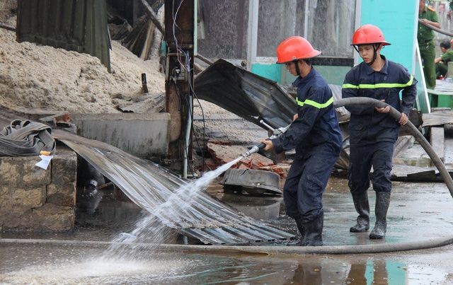 平定省消防隊趕抵現場將火勢熄滅。（圖源：互聯網）