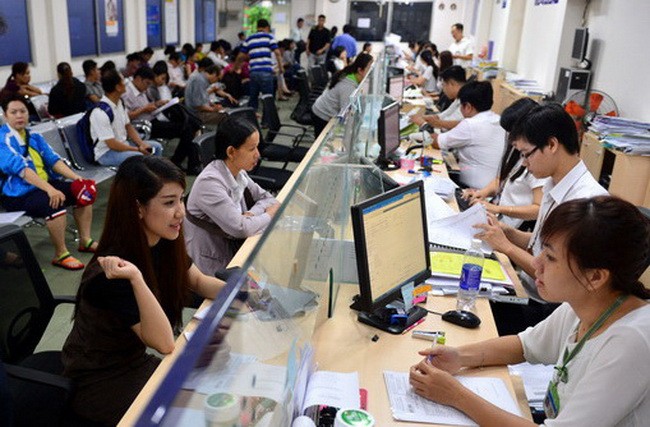 市民與企業在計劃與投資廳辦理手續。(圖源:光定)