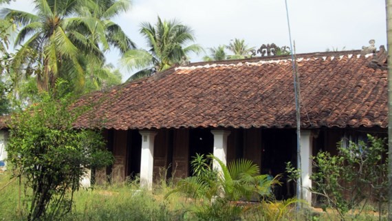 原本位於第九郡的百年以上的雙翼三廂老房子再也看不見了。