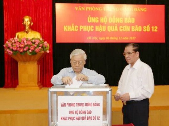 阮富仲總書記捐款。（圖源：越通社）