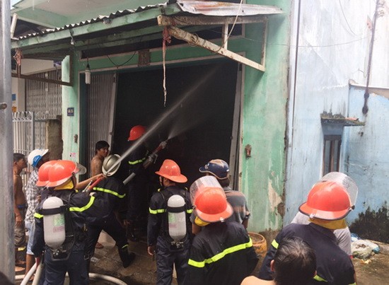 消防隊獲悉趕抵現場，成功營救雙目失明的潘老伯。（圖源：福興）