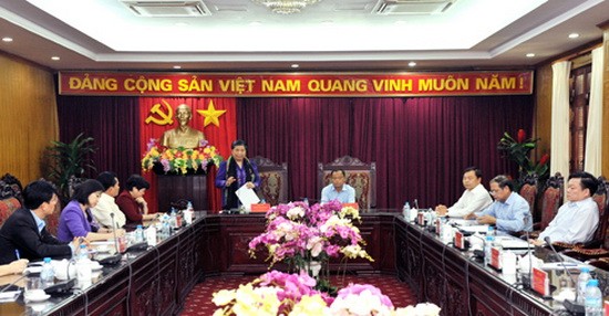 國會常務副主席從氏放與北件省領導在見面會上發表講話。