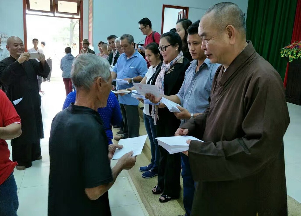 各華人社團赴中部行善 ảnh 1 各華人社團赴中部行善 ảnh 1