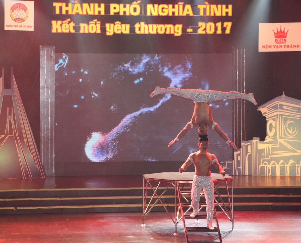 “為窮人”基金會籌款逾 370 億元 ảnh 1