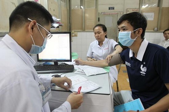醫保病人在西貢全科醫院接受診治病。