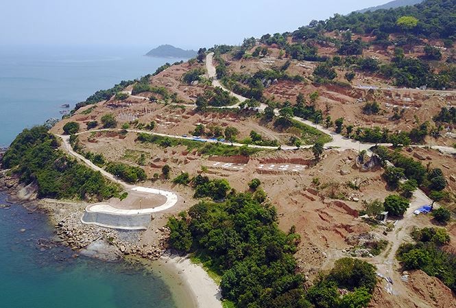 政府副總監察長裴玉藍公佈對峴港市土地監察《決定》，全面監察峴港山茶及多福項目。圖為山茶半島項目一瞥。（圖源：何成）