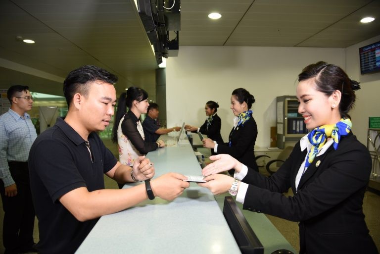 新山一機場人員為乘客提供服務。（示意圖源：互聯網）