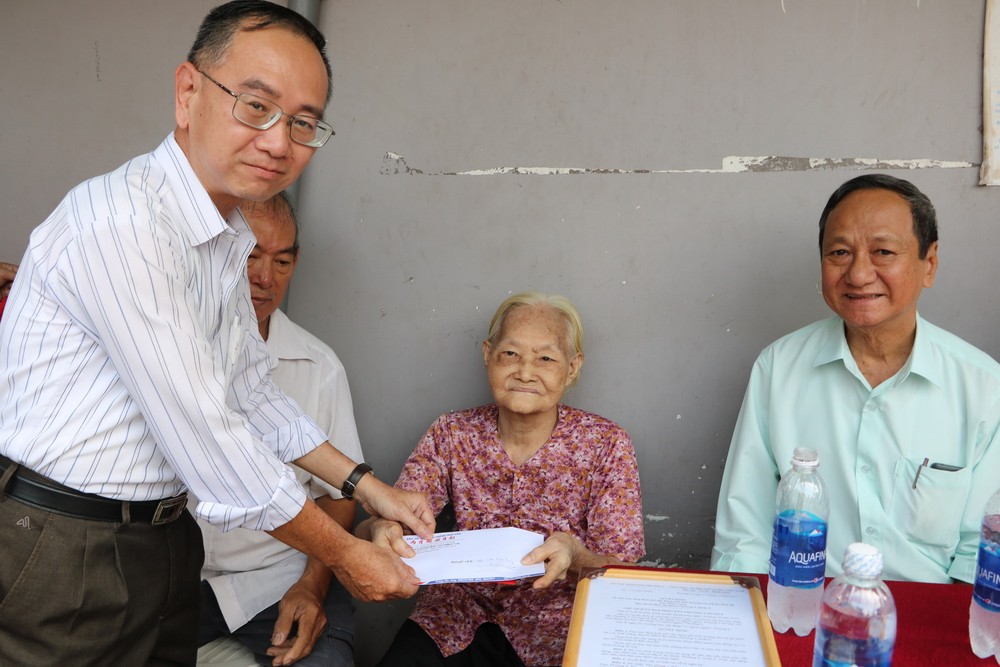 本報移交３間溫情屋 ảnh 2