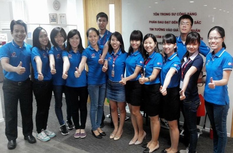 市人委會主席阮成鋒最近同意取消“禁止公職人員穿牛仔褲及T恤衫上班”的規定。（示意圖源：互聯網）