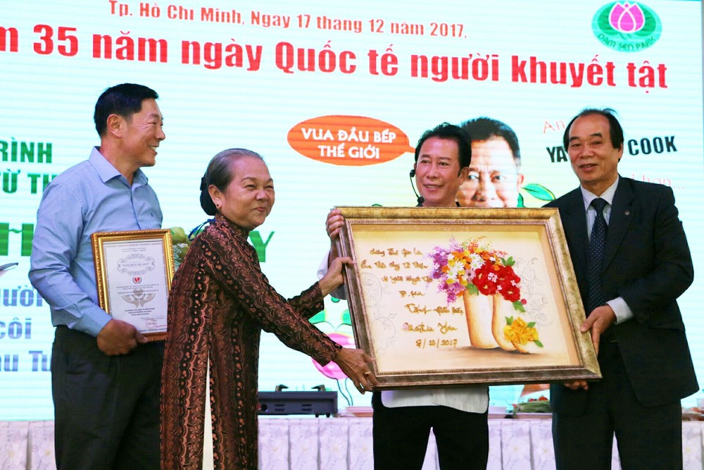 “與甄文達共膳”活動籌款近５億元 ảnh 1