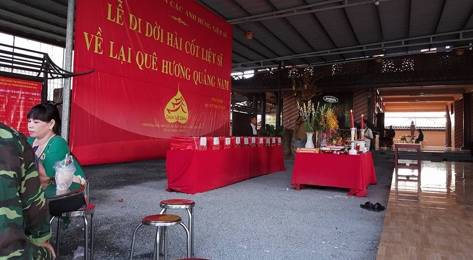 第四軍團第309師隊友情義第五分會與廣南省第96團聯絡處在福門縣慧珠寺舉行超渡法會，並將在捍衛祖國西南邊境戰爭及在柬埔寨K戰場履行國際任務中犧牲的烈士骨骸帶回故鄉。（圖源：青龍）