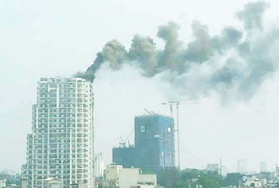 Golden Westlake公寓第22層樓的某住房單位突然發生火警。