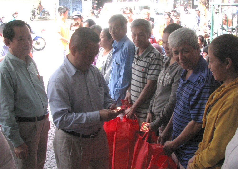 本市浸石天后宮贊助本報的丁酉年春節濟貧活動。