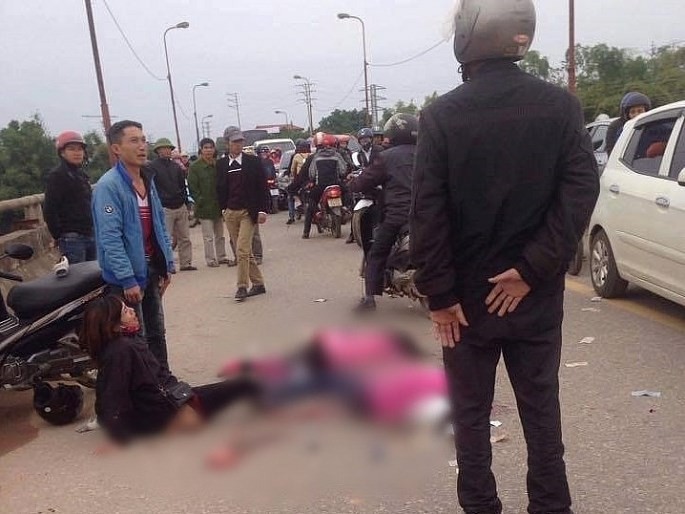 全國在2018年元旦３天休假期間，發生了124起交通事故，導致67人死亡，74人受傷。圖為發生在太原省富平縣春方鄉雲橋上的一起交通事故，導致2名小孩當場死亡。（圖源：HP）