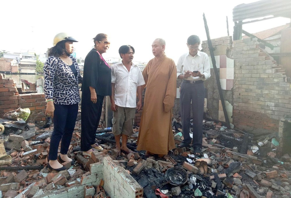 第八郡協助災民克服火警 ảnh 1