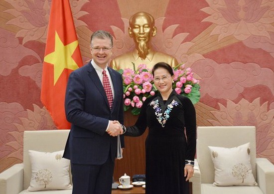 國會主席阮氏金銀接見美國大使丹尼爾‧克里滕布林克。（圖源：垂楊）
