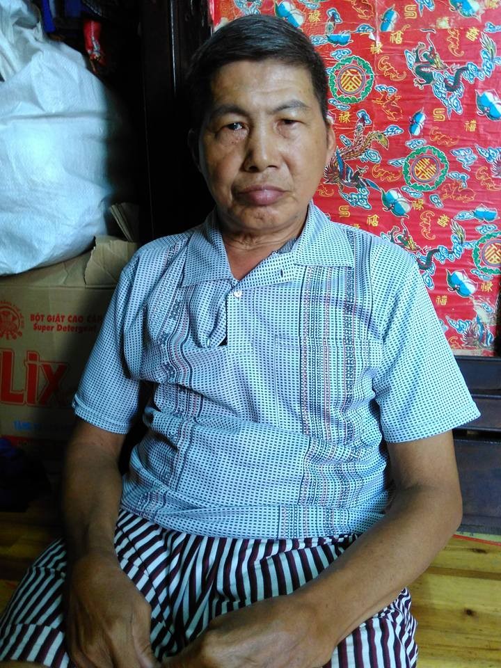 李錦鴻腳折之後失去勞動力。