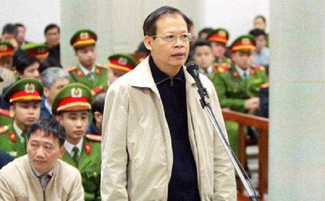 PVN原總經理馮廷實站在被告席上自行辯護。