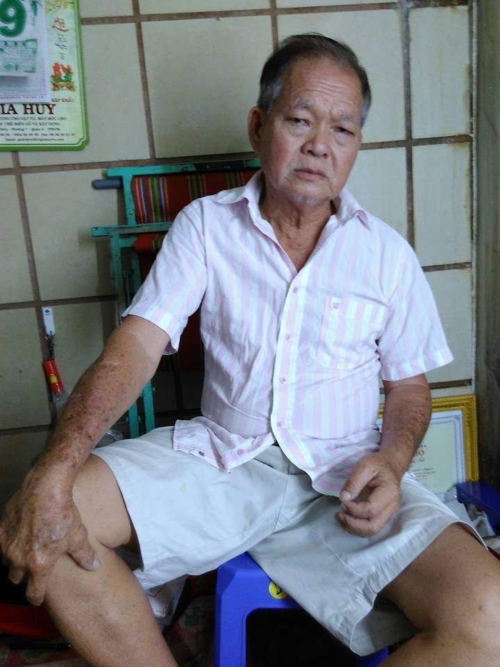 文錦玲中風之後行動困難。