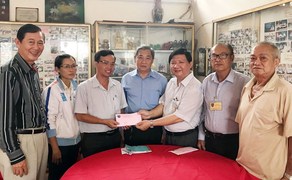 第八郡崇正慈善會館向該郡祖國陣線委員會捐助歲暮濟貧活動4000萬元。