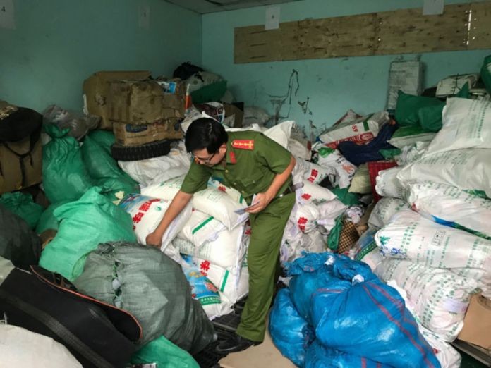 平新郡公安查封近１噸假味精。（圖源：VTC News）