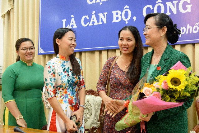 阮氏決心同志與各代表交談。（圖源：自忠）