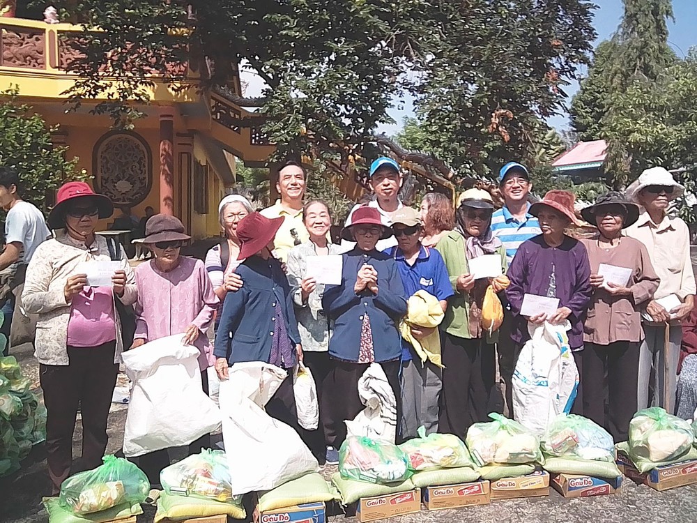 歲暮濟貧 情暖四海 ảnh 1