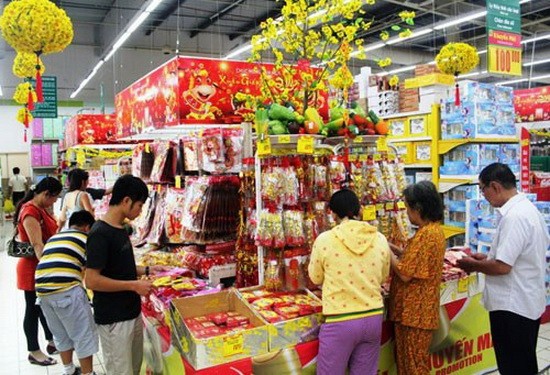 消費者在超市選購年貨。（示意圖源：互聯網）