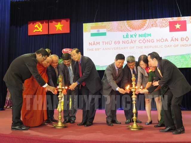 各代表參與傳統點火儀式。（圖源：市黨部新聞網）