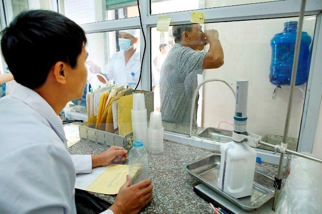 全國現有294個採用美沙酮戒毒治療單位，有5萬2800病人，達獲責成指標65.2% 。