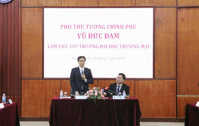 政府副總理武德膽(左)在會議上發表講話。（圖源：廷南）