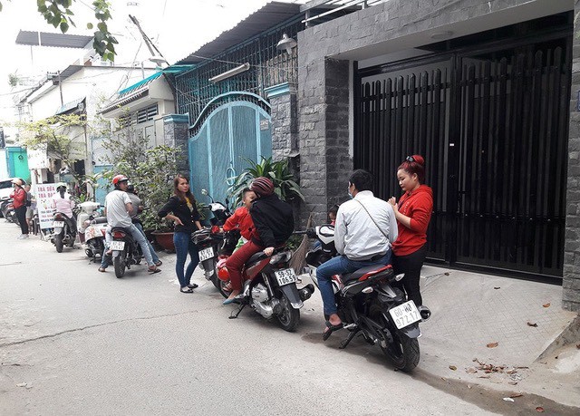 今年1月15日上午，很多年輕人來到舊邑郡黎德壽街350／58號 以找新年臨時工，儘管該地址已“關門大吉”。