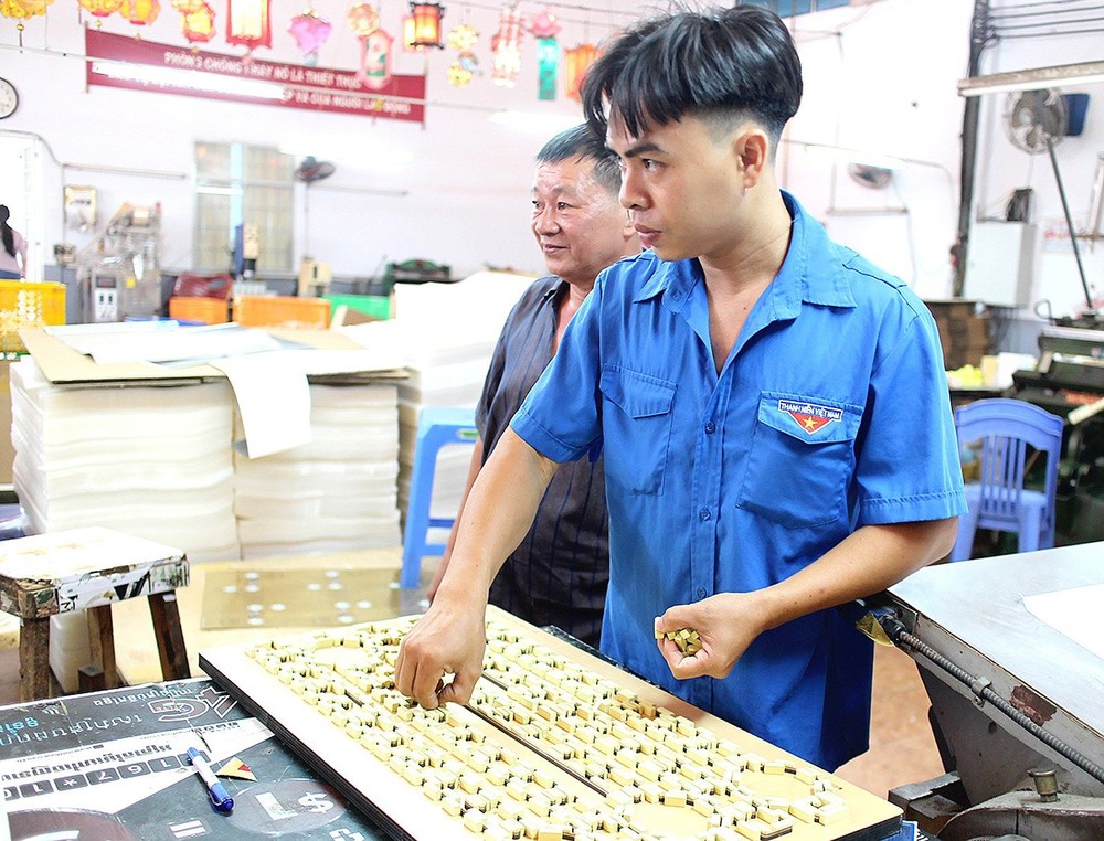 年輕黨員阮世海在工作上一向都領先以身作則。