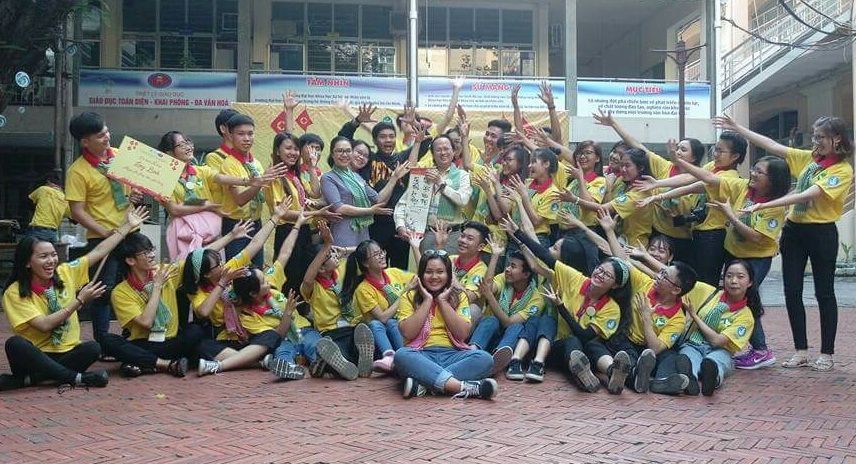 師生們在出發前合照。