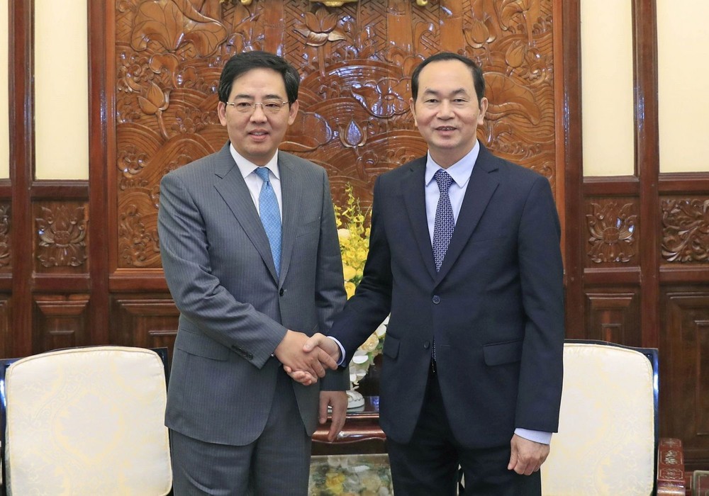 國家主席上香緬懷胡伯伯 ảnh 1