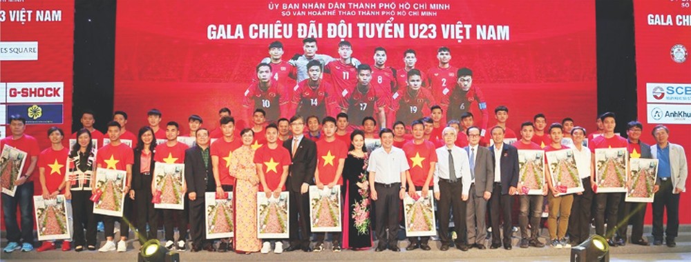 西貢 The Reverie 與越南 U23 足球隊並肩同行 ảnh 4