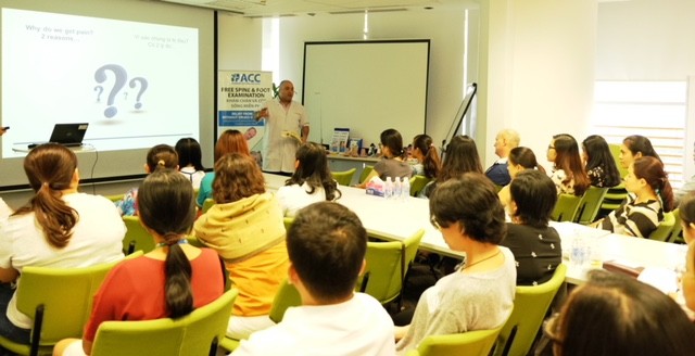 本市多所學校配合開展的“為學生篩查扁平足與脊柱側彎的健康研討會”。