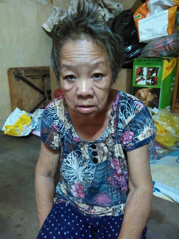 周小羚患病後舉動困難。