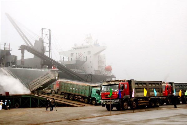 Princess Pacific貨輪在泊位裝貨中一瞥。（圖源：河靖報）