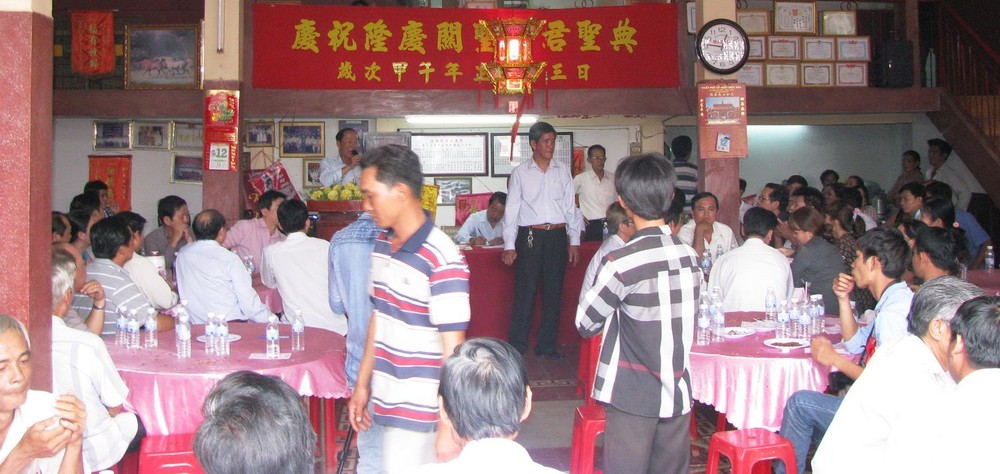 隆慶關帝廟每年組織競投聖燈活動。