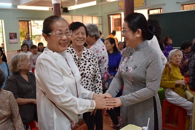 市委副書記武氏蓉親切問候各位婦運處幹部。