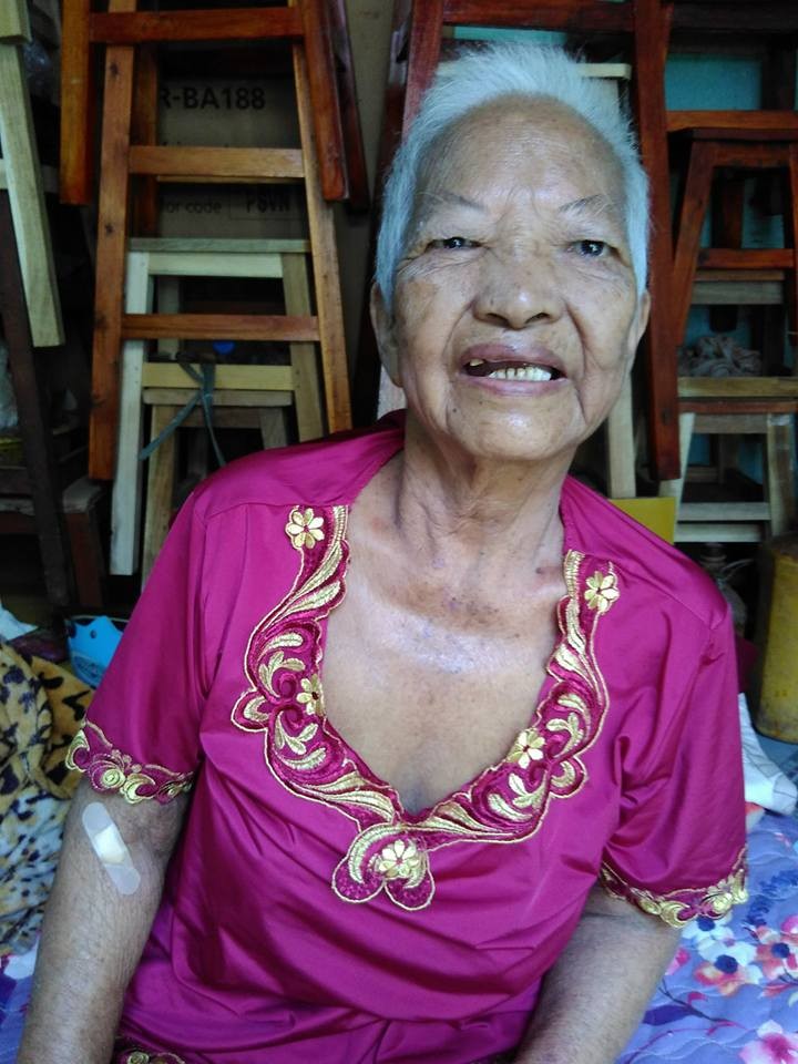 年老不幸患胃癌的馮彩蓉。