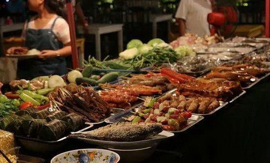 宵夜雖美，也要慎吃，更不能忘了自然之道。（示意圖源：互聯網）