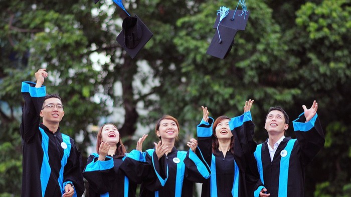 市經濟大學碩士研究生畢業日。該校是南部區域具有權威的碩士培訓單位。