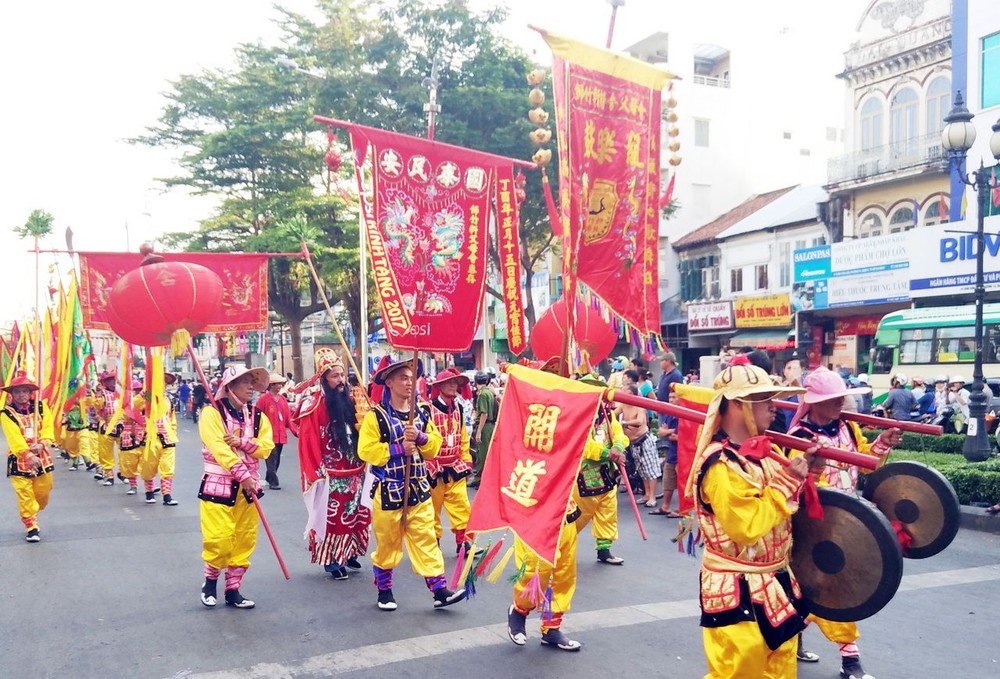 堤岸地區鬧元宵。