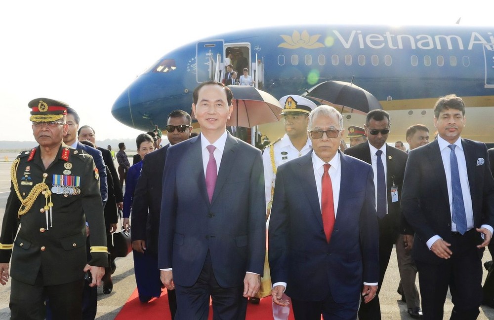 孟加拉總統哈米德在機場迎接國家主席陳大光。（圖源：顏創）